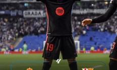 乐鱼电竞APP下载:国内三冠王！巴萨2-0击败西班牙人，提前两轮捧起西甲联赛冠军