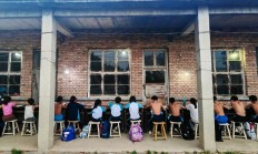 乐鱼:铁皮房、土操场，这里有一座“筑梦”摔跤馆